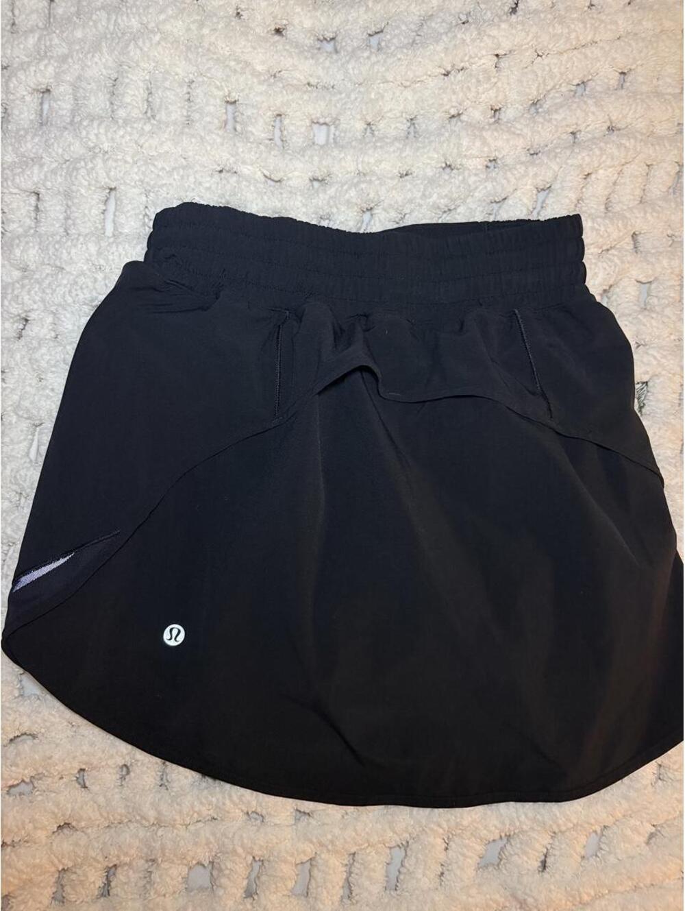 Lululemon Women's Black Skirt